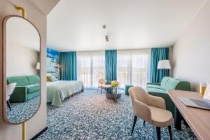 Una cama o camas en una habitación de Hotel D Bulle - La Gruyère