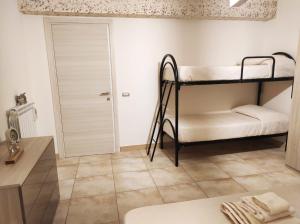 Poschodová posteľ alebo postele v izbe v ubytovaní Dadilò - Casa Vacanza & Bed and breakfast