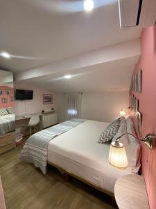 A bed or beds in a room at Pensión Úbeda