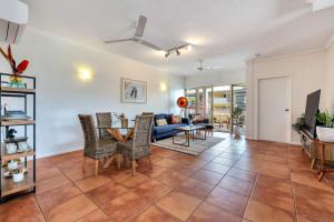 a living room with a table and chairs at Parap Markets Condo 2BR 2BA (ens) in Paraparap