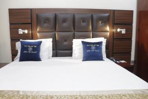 Krevet ili kreveti u jedinici u objektu Golden Tulip Garden City Hotel - Rivotel