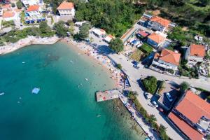 Zdjęcie z galerii obiektu Apartments by the sea Silo, Krk - 18759 w mieście Šilo