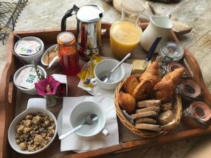 Налични за гости опции за закуска в "la brindille" Roulotte Tzigane de charme