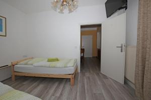 Ένα ή περισσότερα κρεβάτια σε δωμάτιο στο Ferienwohnung-Monteurzimmer Rolandseck