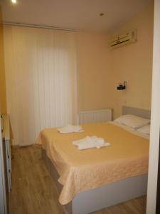 Postel nebo postele na pokoji v ubytování Kizhi ART Hotel Kharkiv