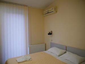 Postel nebo postele na pokoji v ubytování Kizhi ART Hotel Kharkiv