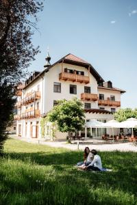 Oaspeți care stau la Hotel Vötterl