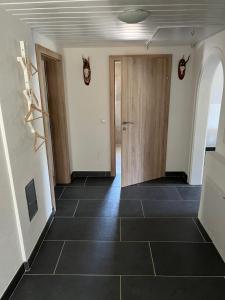 a hallway with a door and a tile floor at Apartment 2 in Lendorf