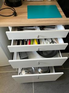 a desk with white drawers and a greenboard at Apartment 2 in Lendorf