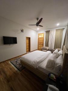 Кровать или кровати в номере ISLE OF HIGHLAND TOURS Guest House