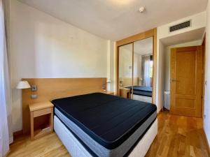 Apartamento en Madrid tesisinde bir odada yatak veya yataklar