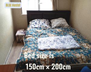 Postel nebo postele na pokoji v ubytování BLUE Hostel - check message after booking