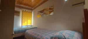 Postel nebo postele na pokoji v ubytování Casa al Lago tra le Dolomiti + 12 fotografií