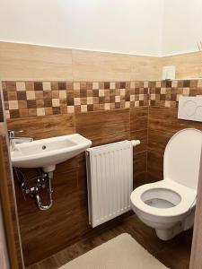 Kúpeľňa v ubytovaní Edmond Apartment