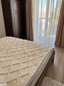 Posteľ alebo postele v izbe v ubytovaní Edmond Apartment