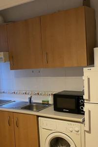 A kitchen or kitchenette at Parque El Retiro Madrid