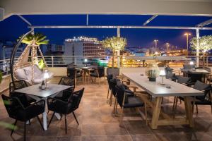 Reštaurácia alebo iné gastronomické zariadenie v ubytovaní My Way Hotel & Events