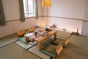 A seating area at 久Hisashi新栄店民泊