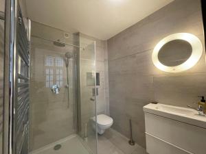 A bathroom at A5 Apartment - Budapest - hostAID