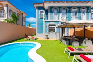 Bazén v ubytování VILLA MELYNA Private Heated Pool nebo v jeho okolí