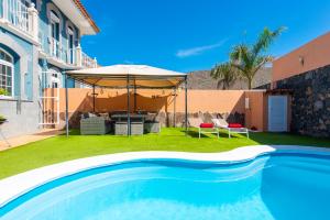 Bazén v ubytování VILLA MELYNA Private Heated Pool nebo v jeho okolí