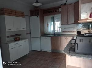 Kuchyň nebo kuchyňský kout v ubytování VILLA SANTA CLARA