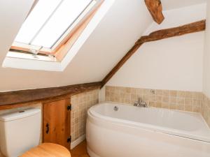 O baie la Tinkley Cottage +34 fotografii