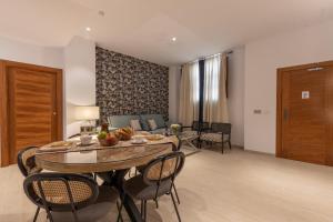 BiBo Suites San Agustín的休息区