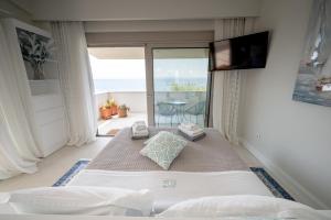 Postel nebo postele na pokoji v ubytování Akti Elia Villas Beachfront Chalkidiki