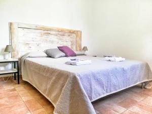 a bedroom with a large bed with a wooden headboard at Casa vacanza Flora in Grottazzolina