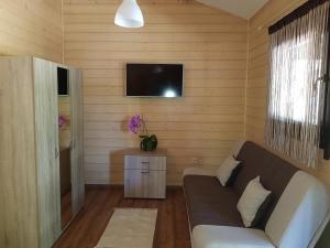 TV a/nebo společenská místnost v ubytování Muskátli Apartman