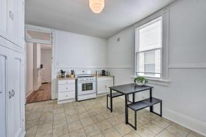 Η κουζίνα ή μικρή κουζίνα στο Historical NOLA Home about 3 Mi to French Quarter