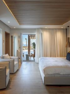 Postel nebo postele na pokoji v ubytování Anamar Destino Mykonos + 37 fotografií