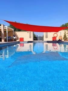 Swimmingpoolen hos eller tæt på Casa Serenity