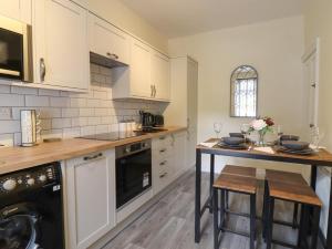 A kitchen or kitchenette at 45 Prince Street