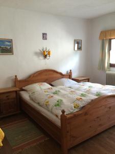 Postel nebo postele na pokoji v ubytování Pension Brixen im Thale + 22 fotografií