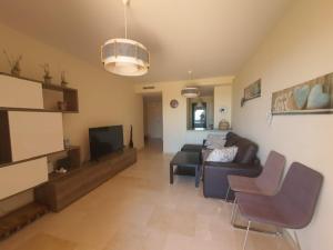 a living room with a couch and a tv at Luxyry apartament Benidorm in Finestrat