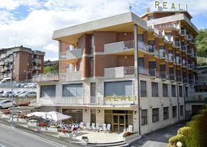 a building with a hotel on the side of a street at Hotel Reali in Chianciano Terme
