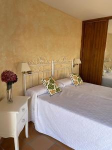 a bedroom with two beds and a table with two lamps at CASA SEBASTIANA SUITE in Losar de la Vera