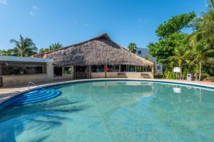 Piscina di Hotel Dos Playas Faranda Cancún o nelle vicinanze