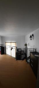 Łóżko lub łóżka w pokoju w obiekcie LOFT Saint Pierre