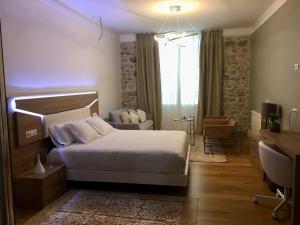 Кровать или кровати в номере Habitaciones Apartamento B&B Plaza Nueva 8