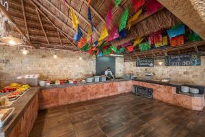 Kuchyň nebo kuchyňský kout v ubytování Hotel Maya Caribe Faranda Cancún