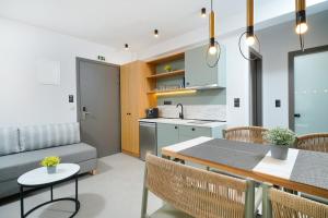 Olia Thassos - Luxury Apartments的厨房或小厨房