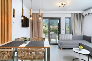 Olia Thassos - Luxury Apartments的休息区
