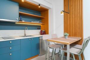 Olia Thassos - Luxury Apartments的厨房或小厨房