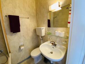 Koupelna v ubytování HOTEL CHRISTINA