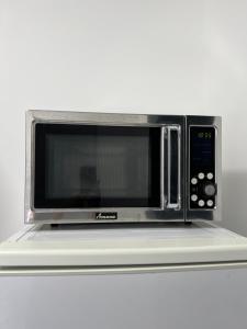 a microwave oven sitting on top of a counter at שחף ברוזמרין in Eilat