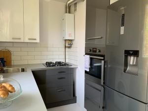 Kuchyň nebo kuchyňský kout v ubytování Mały Kwadrat Tychy