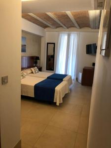 Postel nebo postele na pokoji v ubytování HOTEL ISLA PLANA